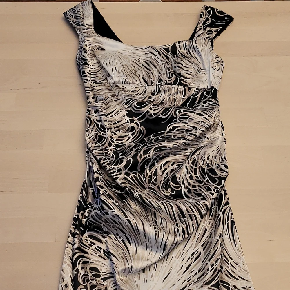 Y2K Vibe London Times Ruched Swirl Print Bodycon Dress - Picture 6 of 14